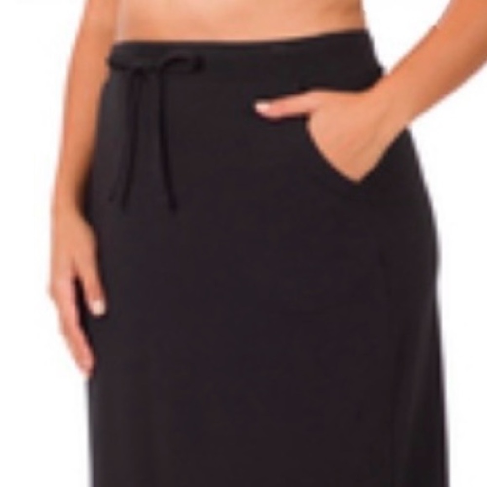 Midi Tulip Hem Skirt with pockets.